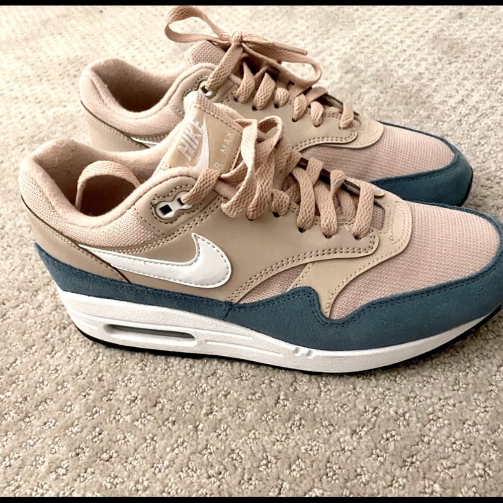 Like New Nike Air Max 1 WMNS 8 Celestial Teal Particle Beige Blush Pink
